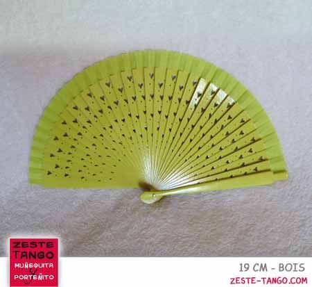 eventail-19cm-bois-ajour-coeur-vert01-zeste-tango.jpg